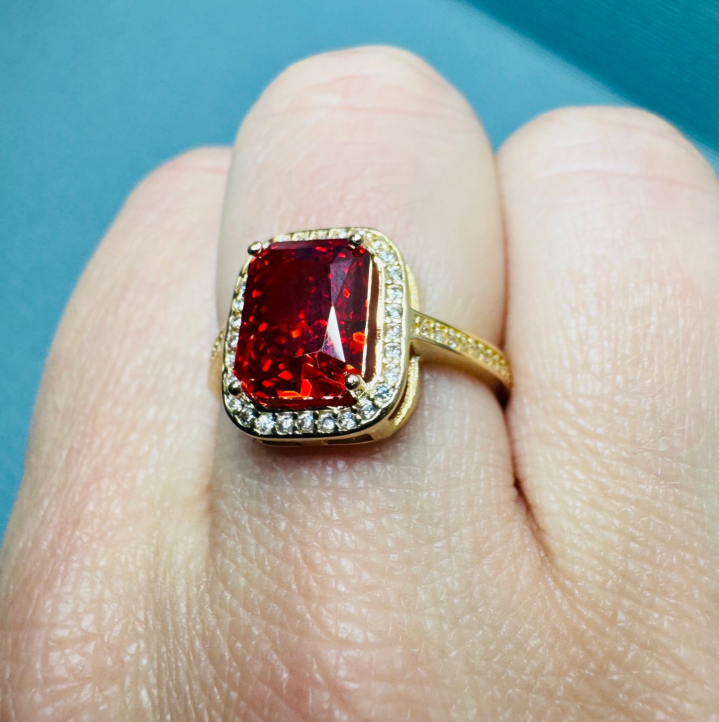 14K solid gold ring. Orange/red color stone.