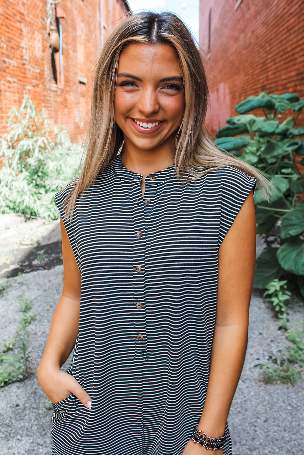 Black white Striped Print Buttoned Wide Leg Sleeveless Jumpsuit. GCollection