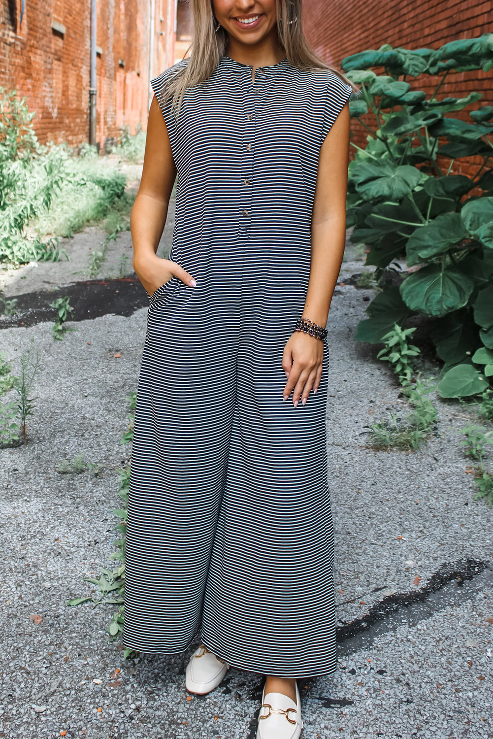 Black white Striped Print Buttoned Wide Leg Sleeveless Jumpsuit. GCollection