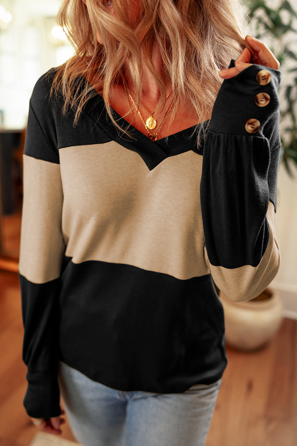 Colorblock Long Sleeve V Neck Top. GCollection