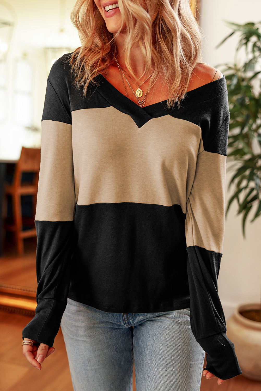 Colorblock Long Sleeve V Neck Top. GCollection