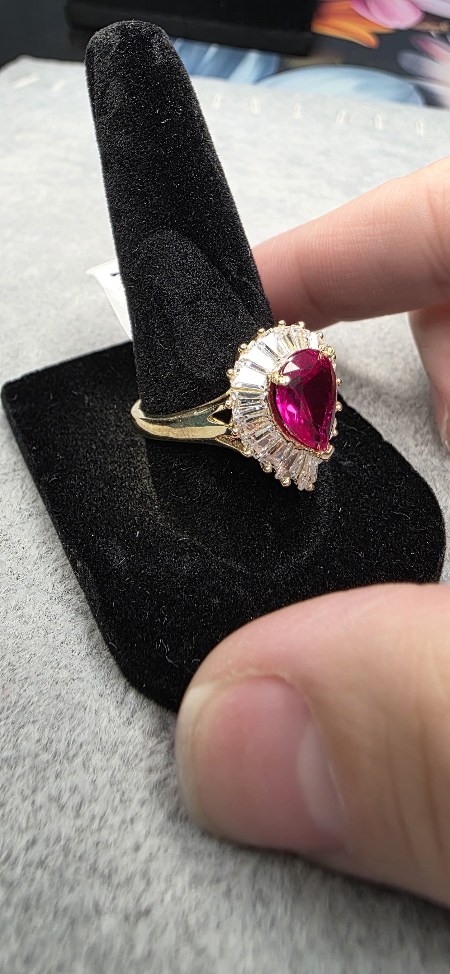 10K solid gold pear shaped cocktail ring