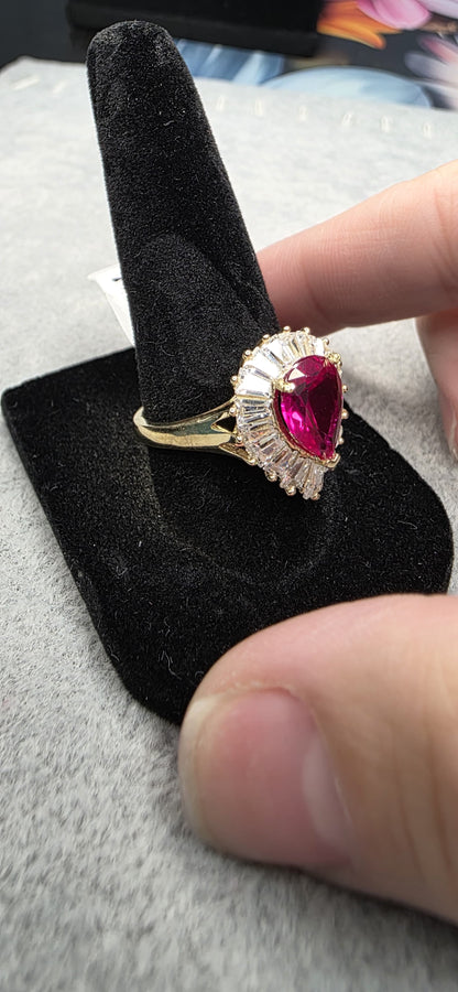 10K solid gold pear shaped cocktail ring