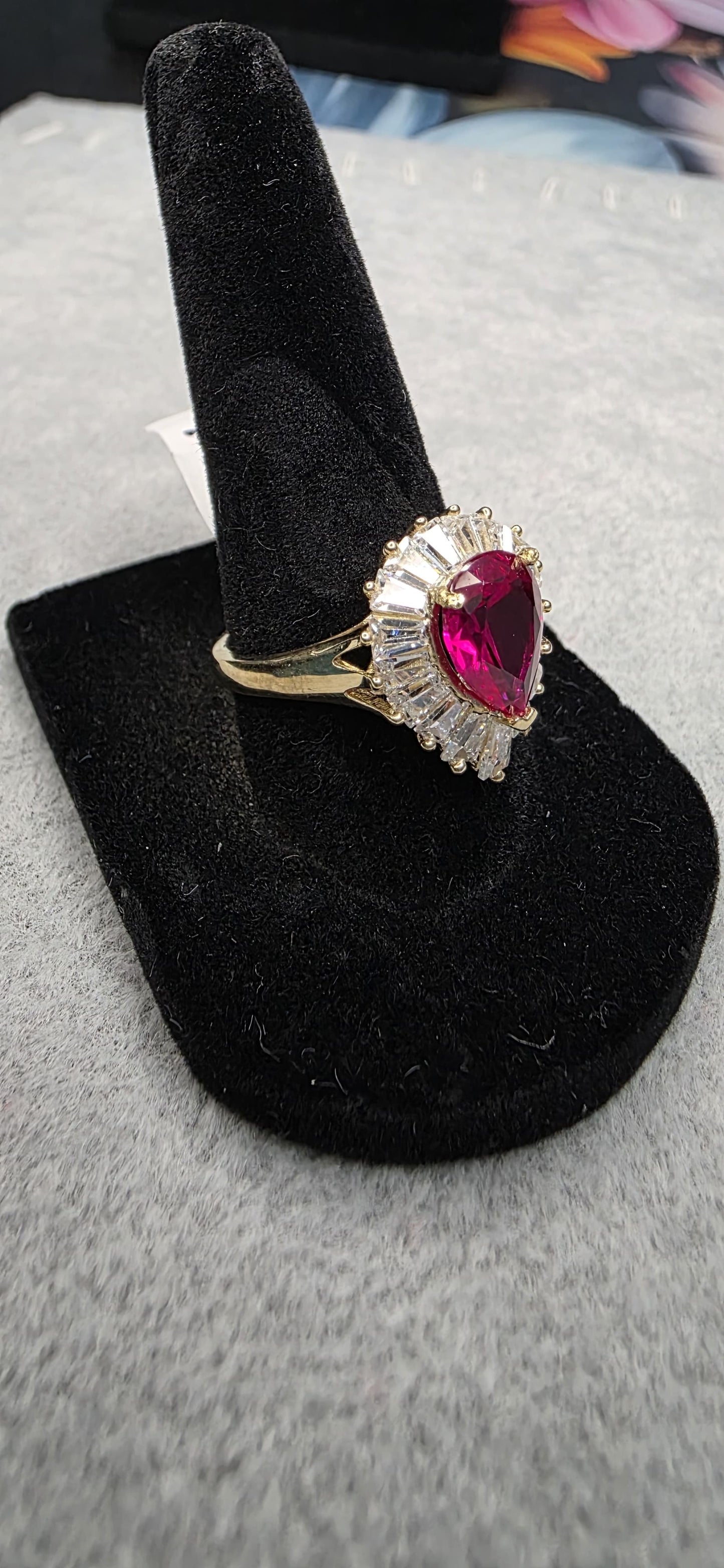 10K solid gold pear shaped cocktail ring